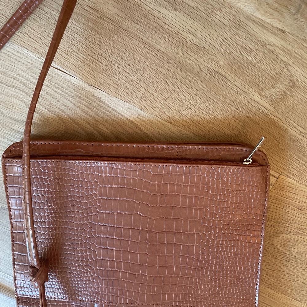 New never worn BEIS over the shoulder purse